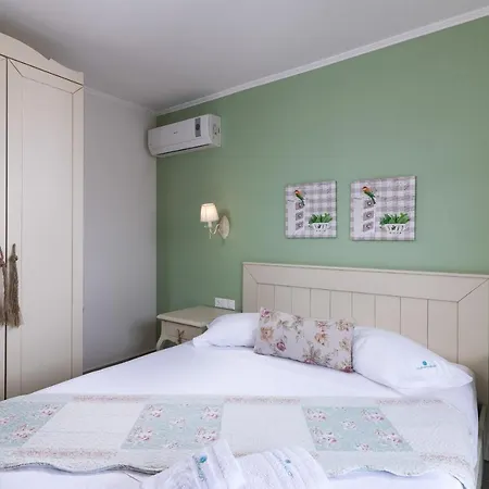 Anthelion Bed and breakfast 4*